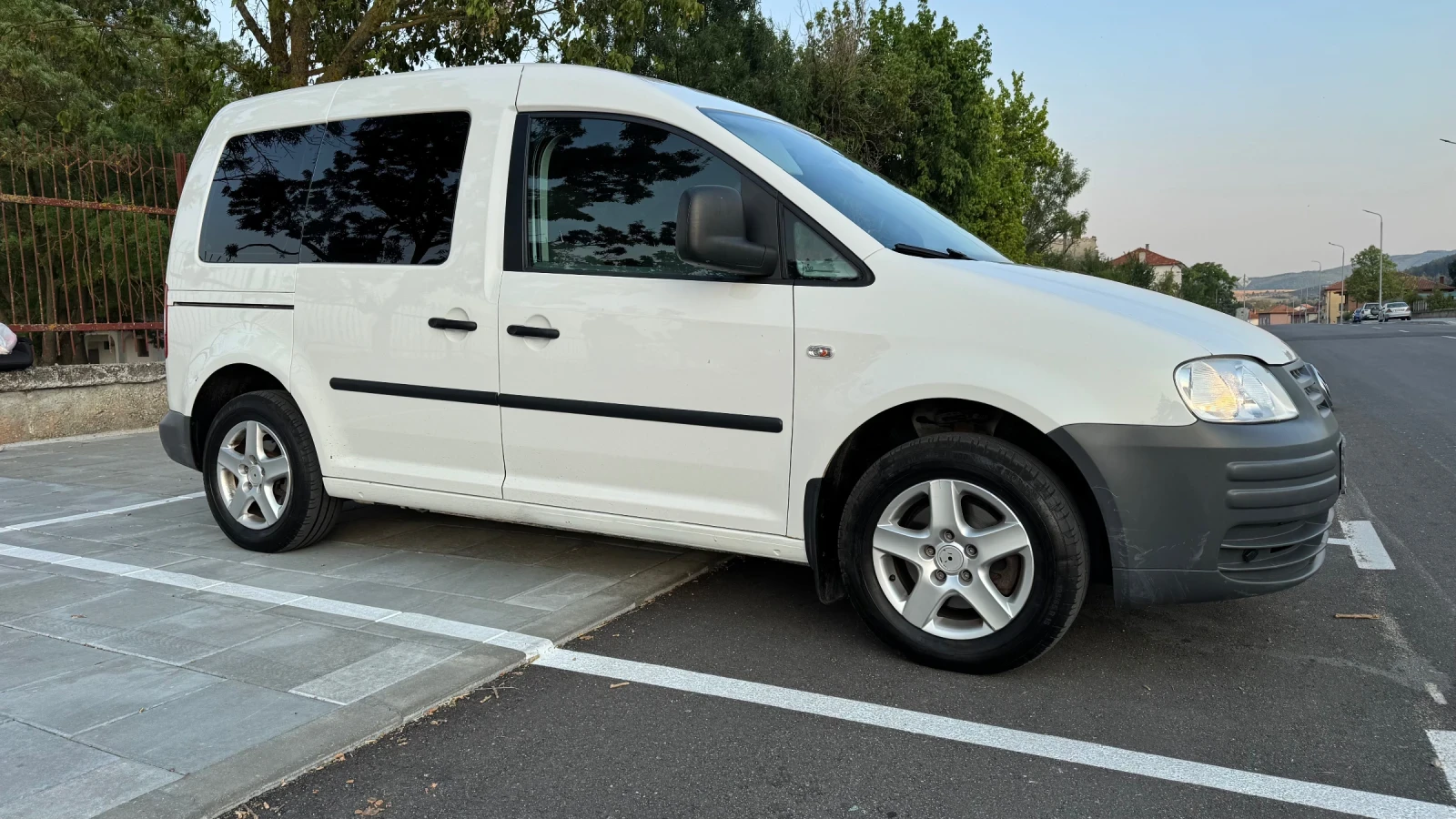 VW Caddy 2.0I бензин/метан 130000 км - изображение 7