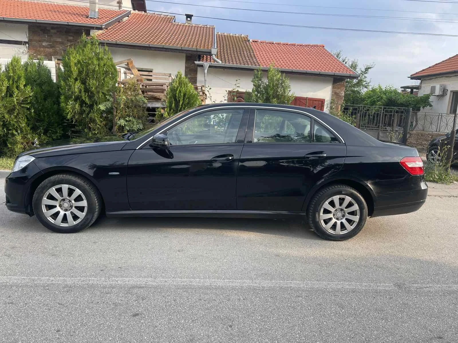 Mercedes-Benz E 200  - изображение 5