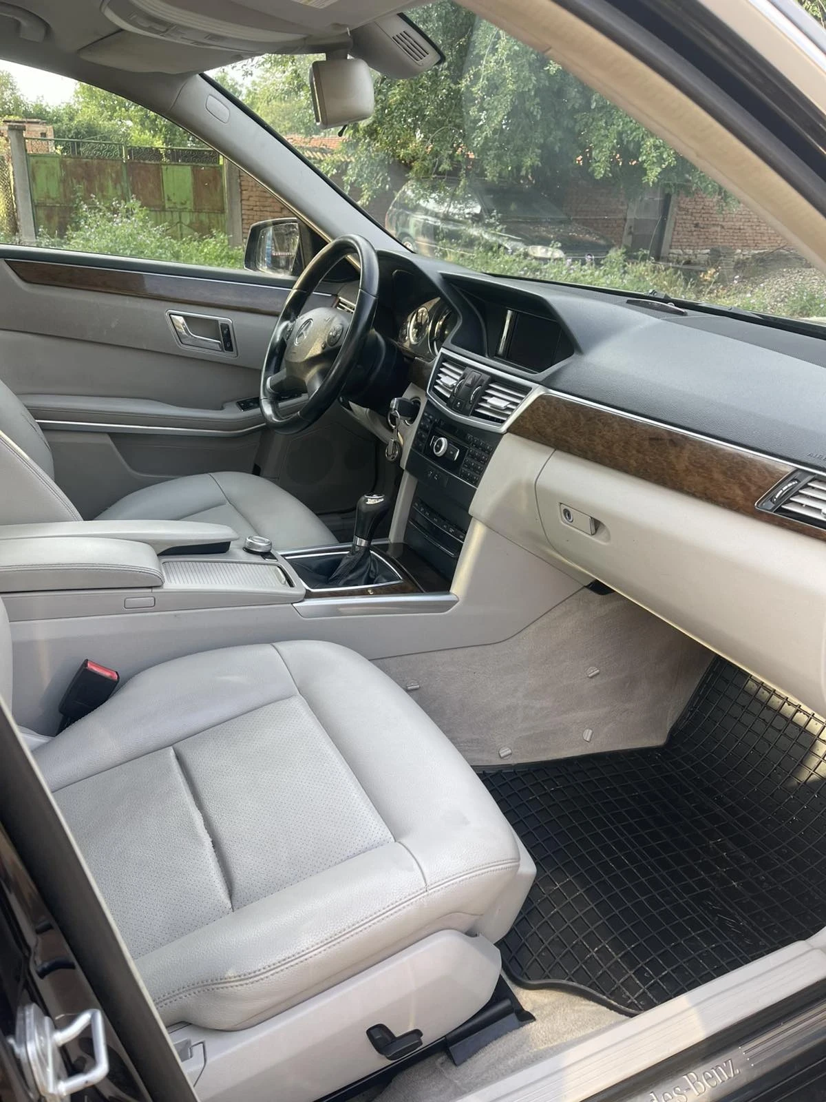 Mercedes-Benz E 200  - изображение 7