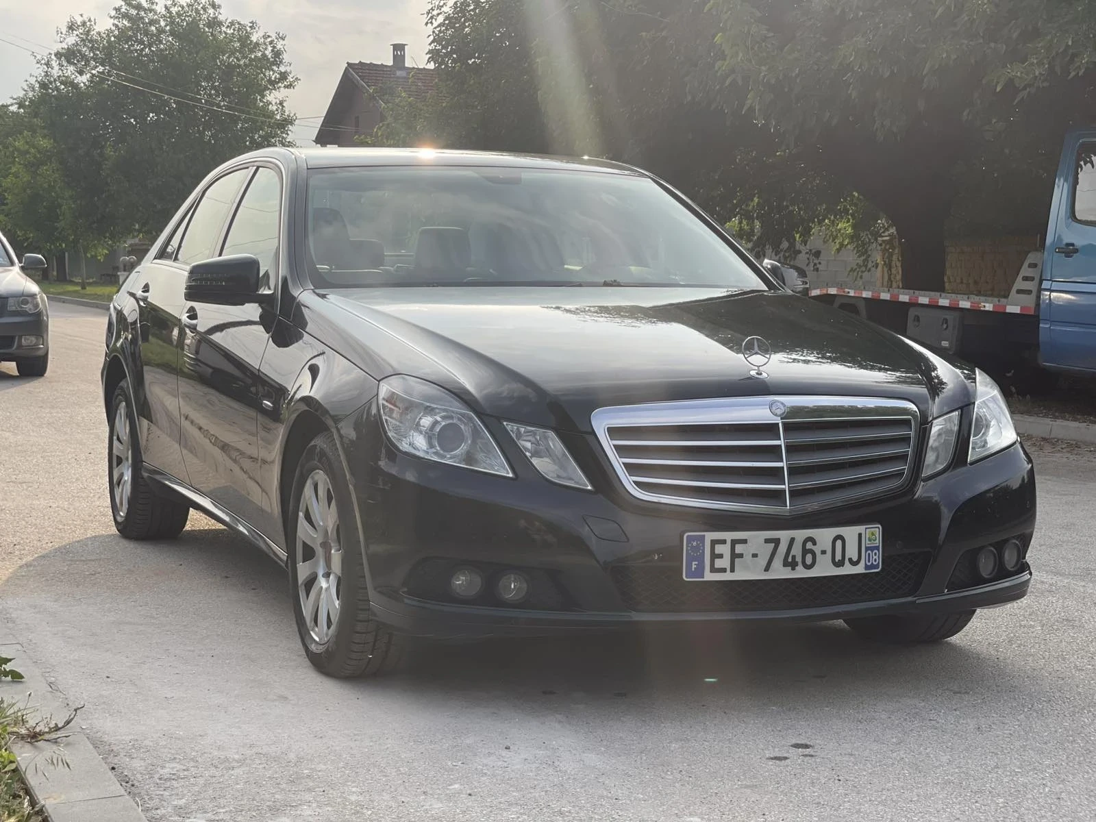 Mercedes-Benz E 200  - изображение 2