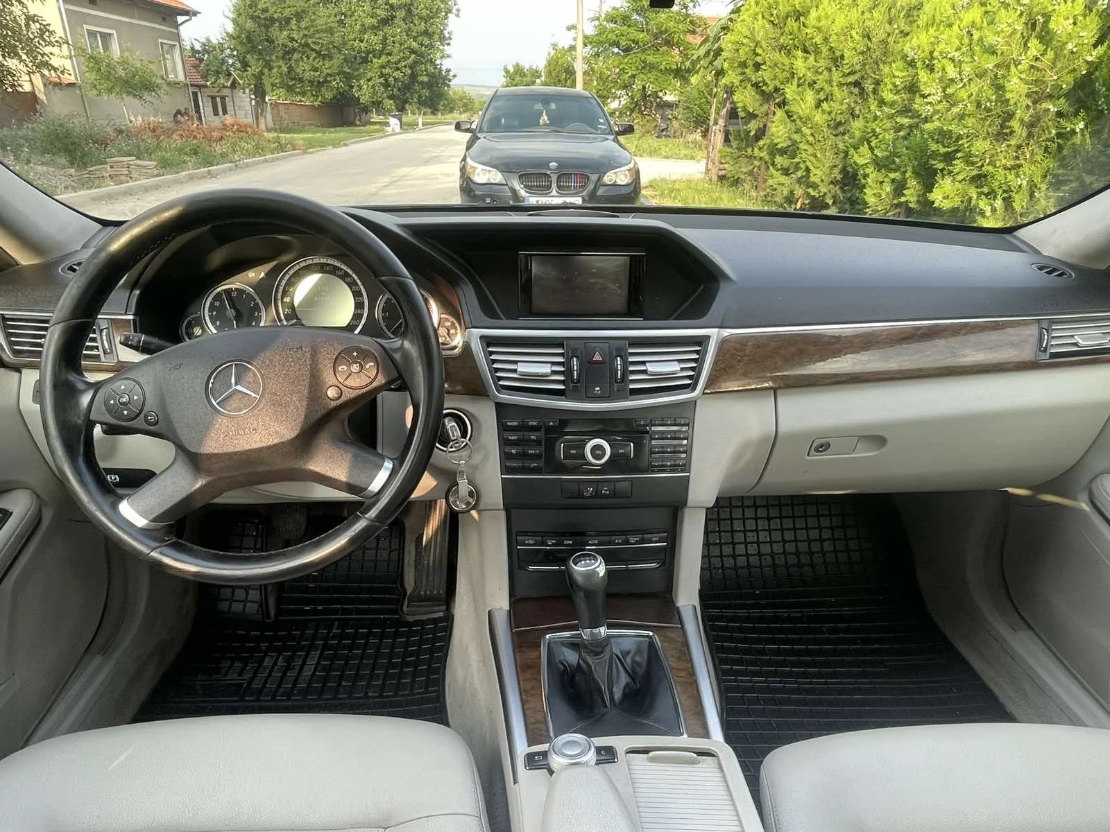 Mercedes-Benz E 200  - изображение 6
