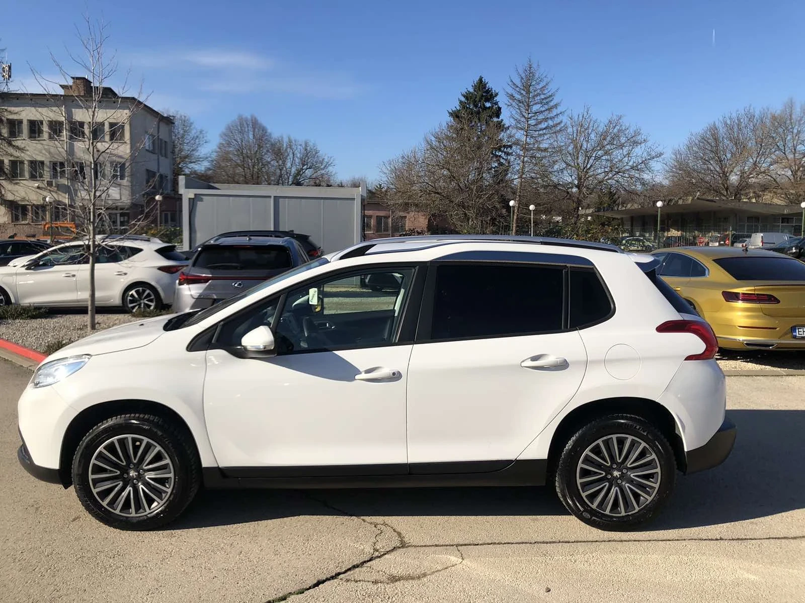 Peugeot 2008 1.2VTI ALLURE - изображение 7