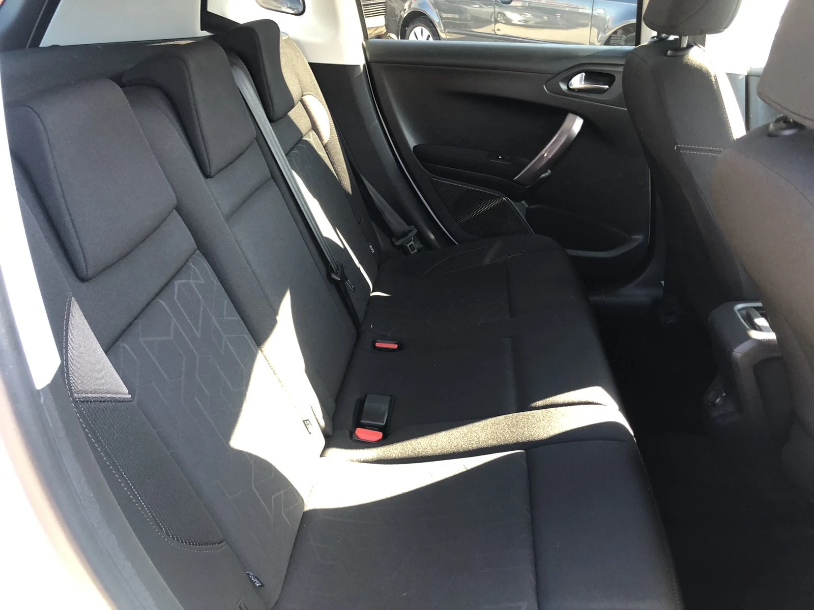 Peugeot 2008 1.2VTI ALLURE - изображение 10