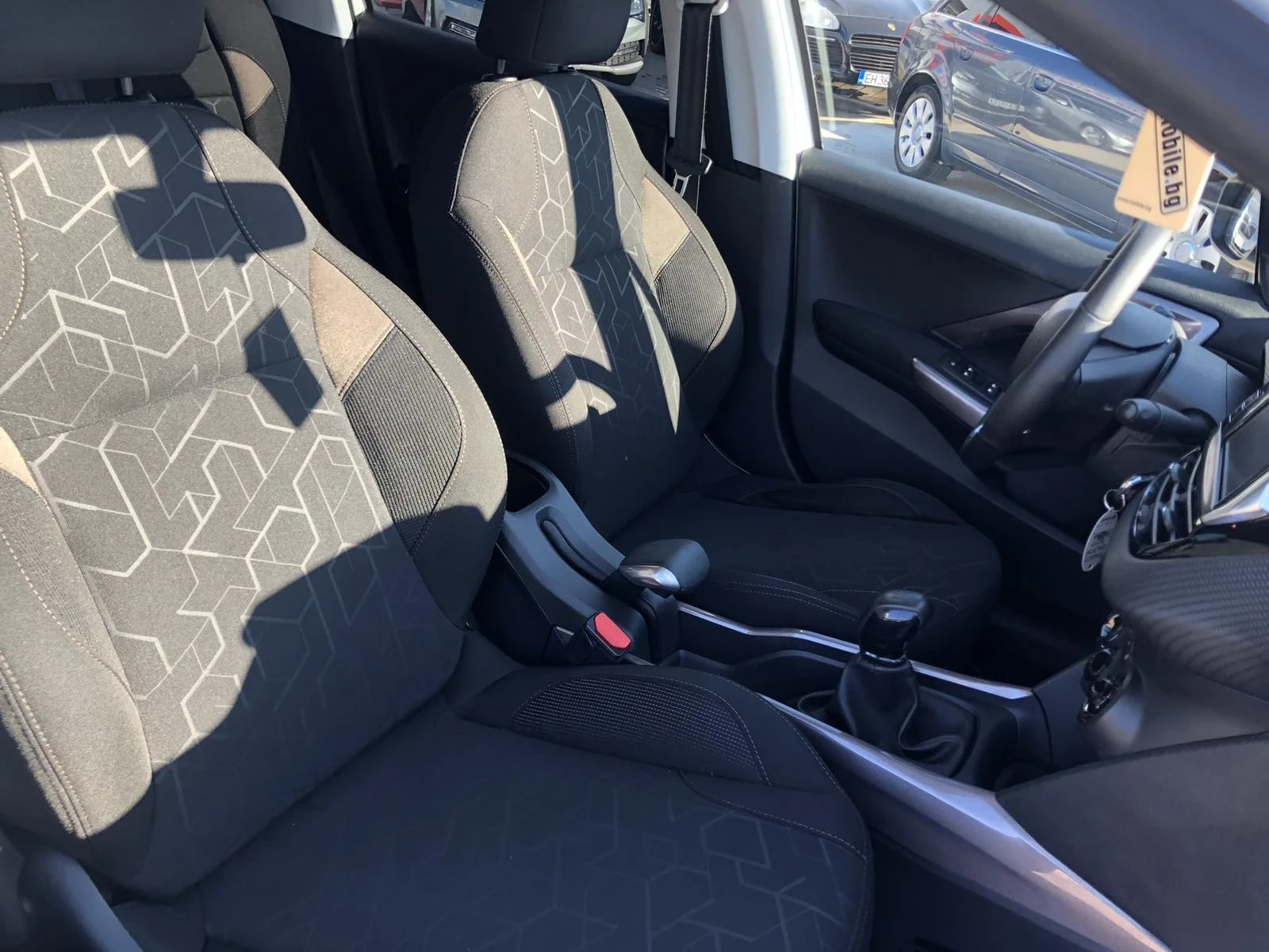 Peugeot 2008 1.2VTI ALLURE - изображение 9