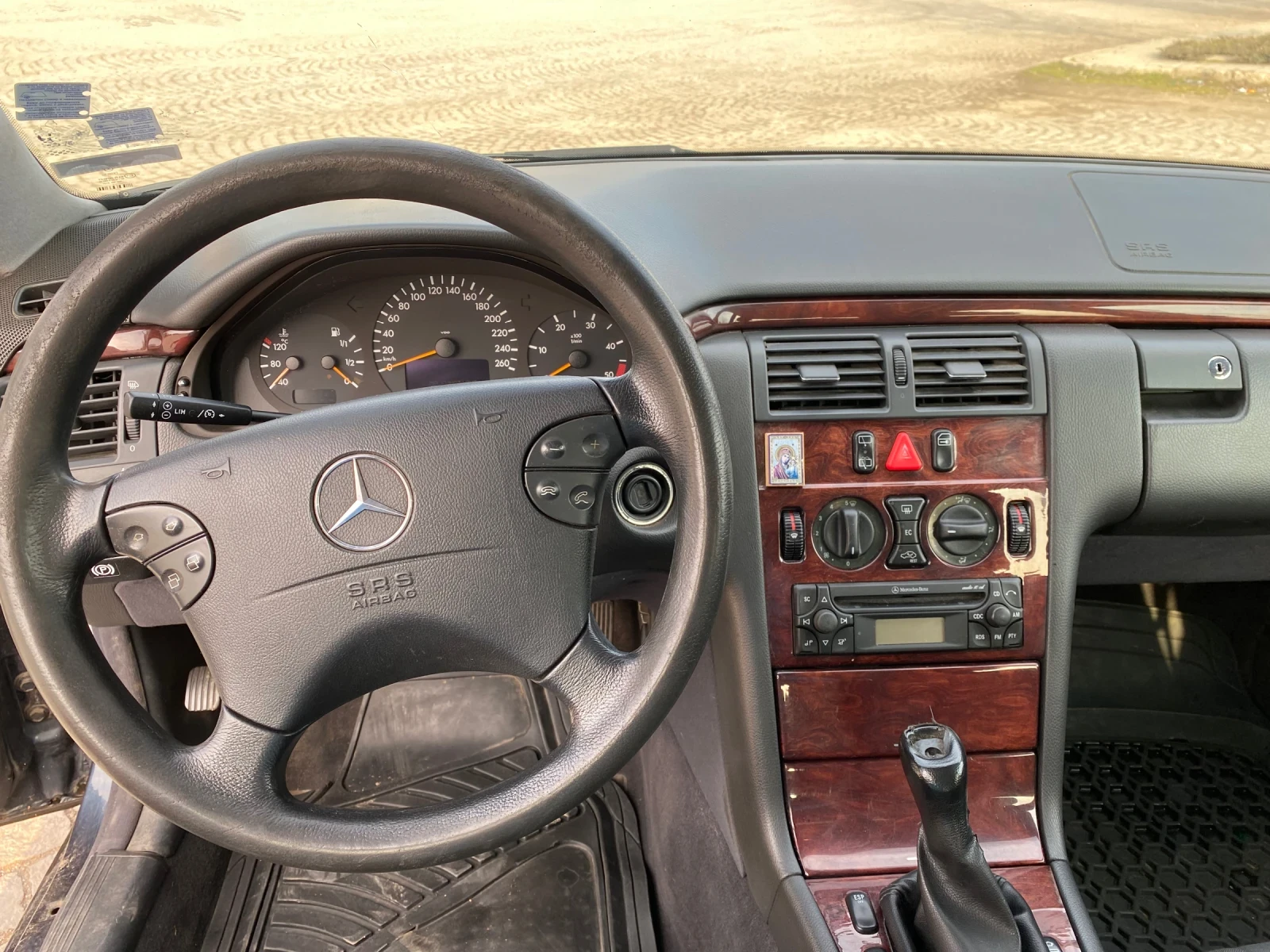 Mercedes-Benz E 220 2 БРОЯ, снимка 7 - Автомобили и джипове - 53705045