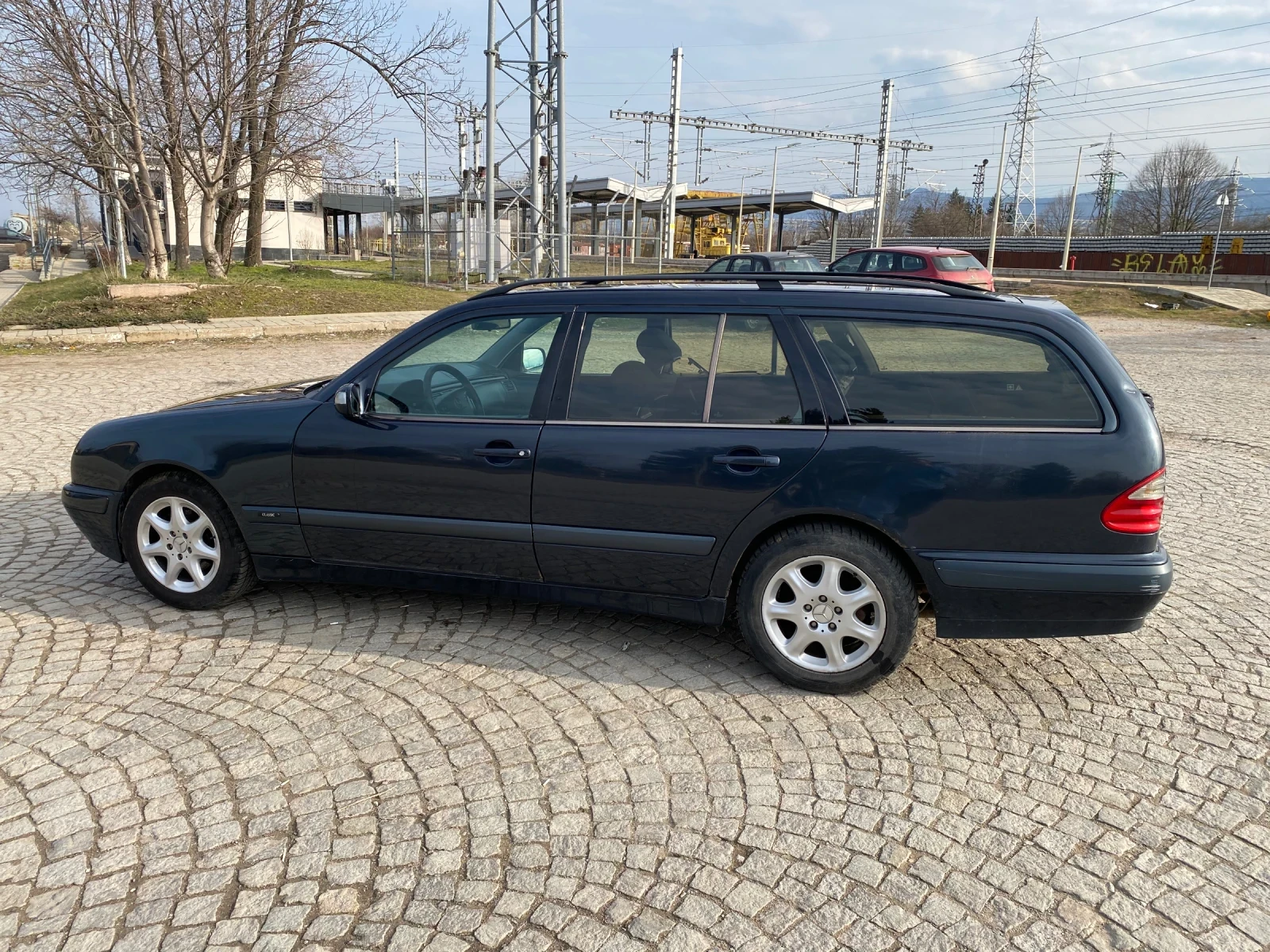 Mercedes-Benz E 220 2 БРОЯ, снимка 3 - Автомобили и джипове - 53705045
