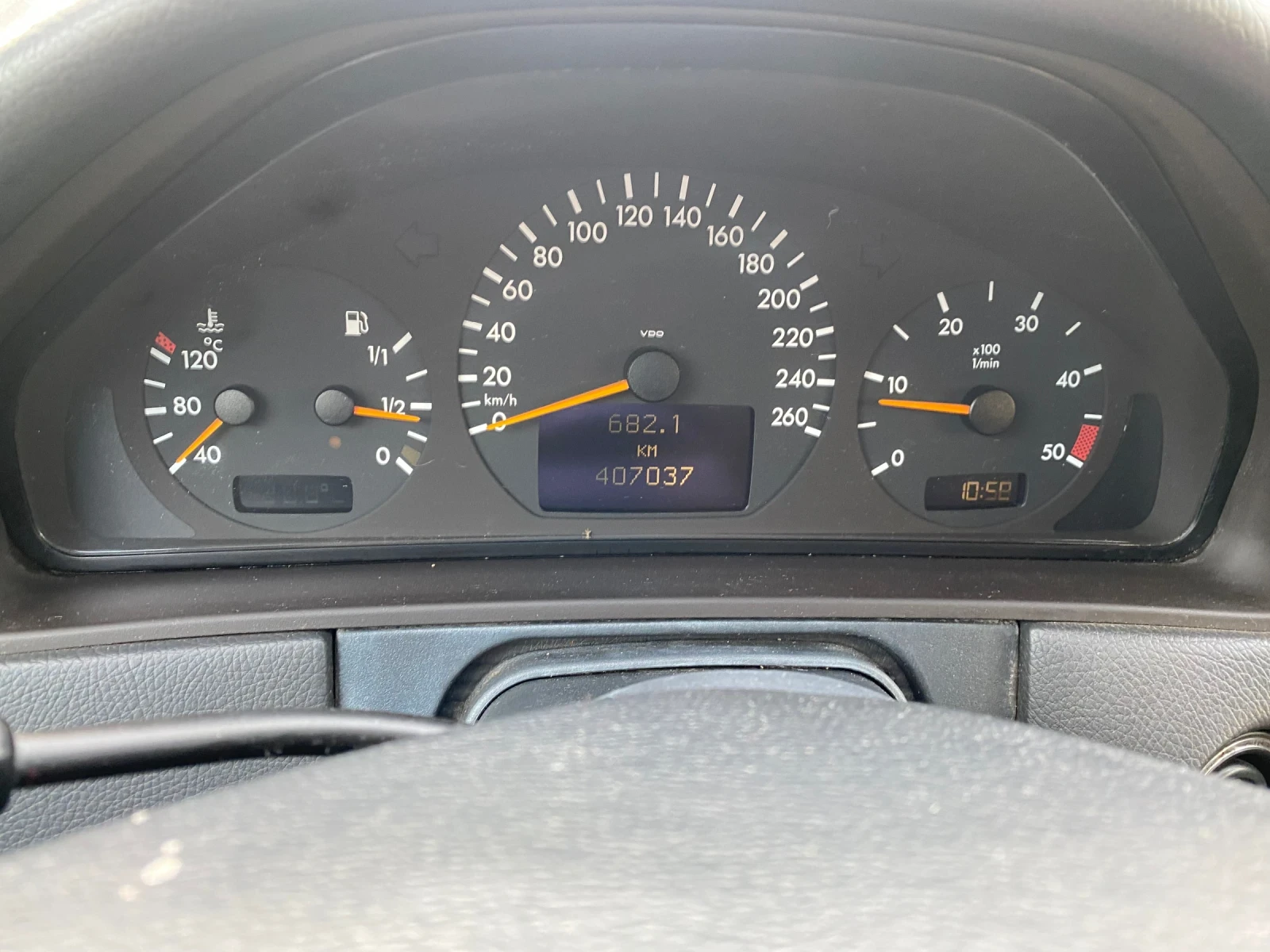 Mercedes-Benz E 220 2 БРОЯ, снимка 8 - Автомобили и джипове - 53705045