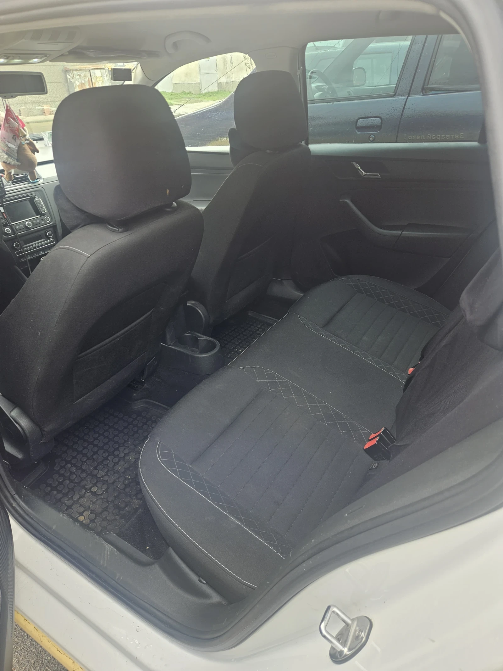 Skoda Rapid, снимка 5 - Автомобили и джипове - 54103602