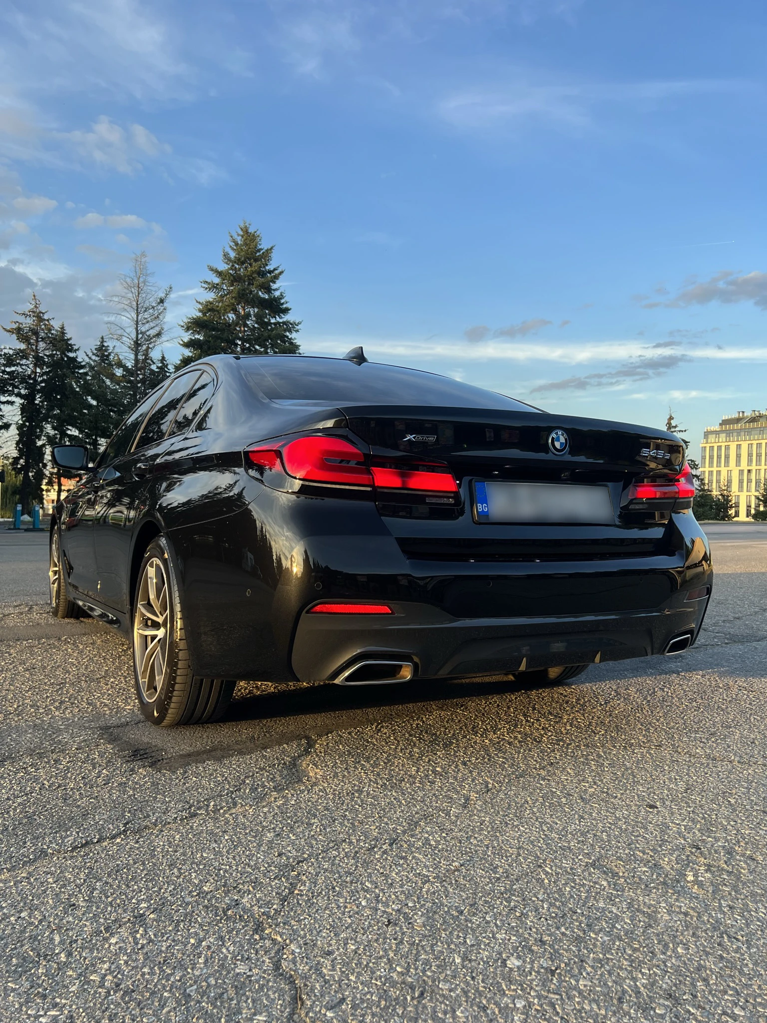 BMW 545 e xDrive LCI M-Sport, снимка 5 - Автомобили и джипове - 54356344