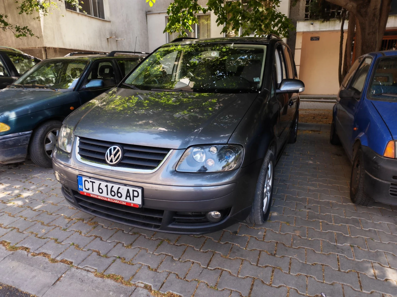 VW Touran 2.0TDi, снимка 3 - Автомобили и джипове - 56412854