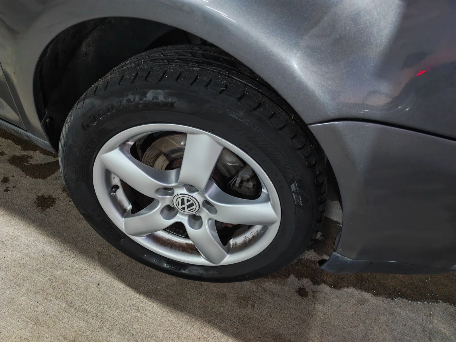VW Touran 2.0TDi, снимка 9 - Автомобили и джипове - 56412854