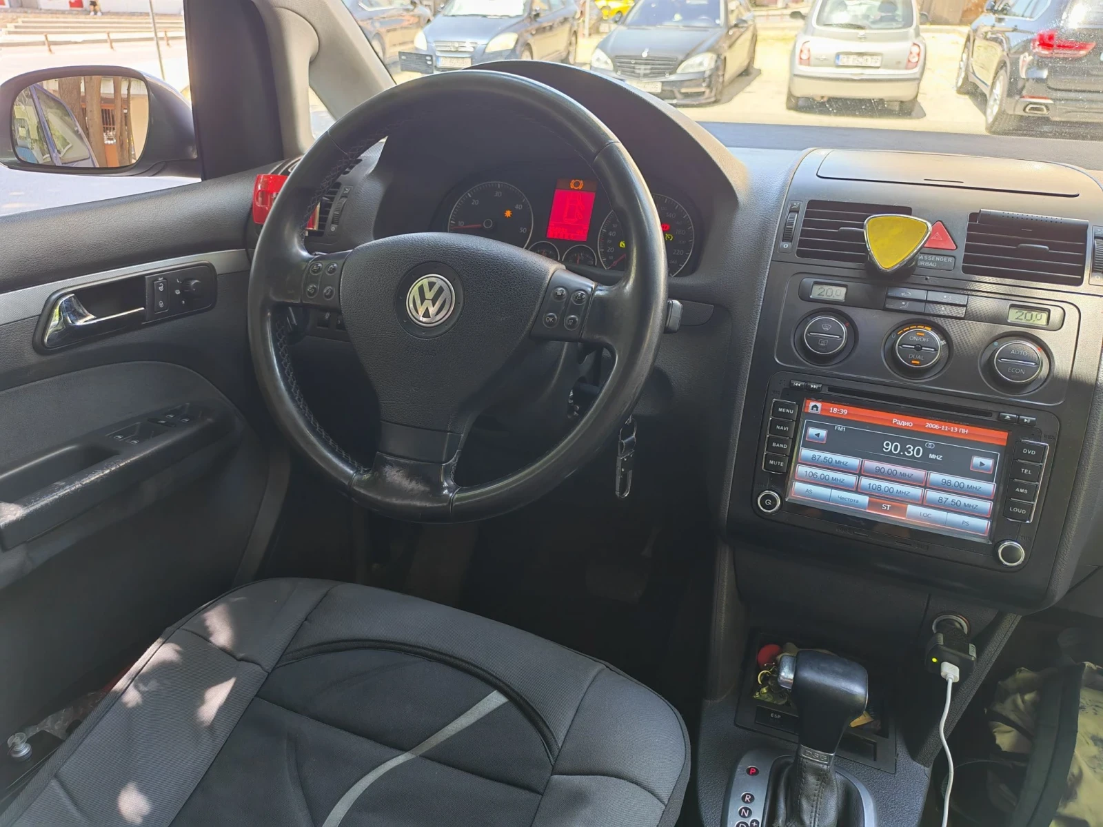 VW Touran 2.0TDi, снимка 4 - Автомобили и джипове - 56412854