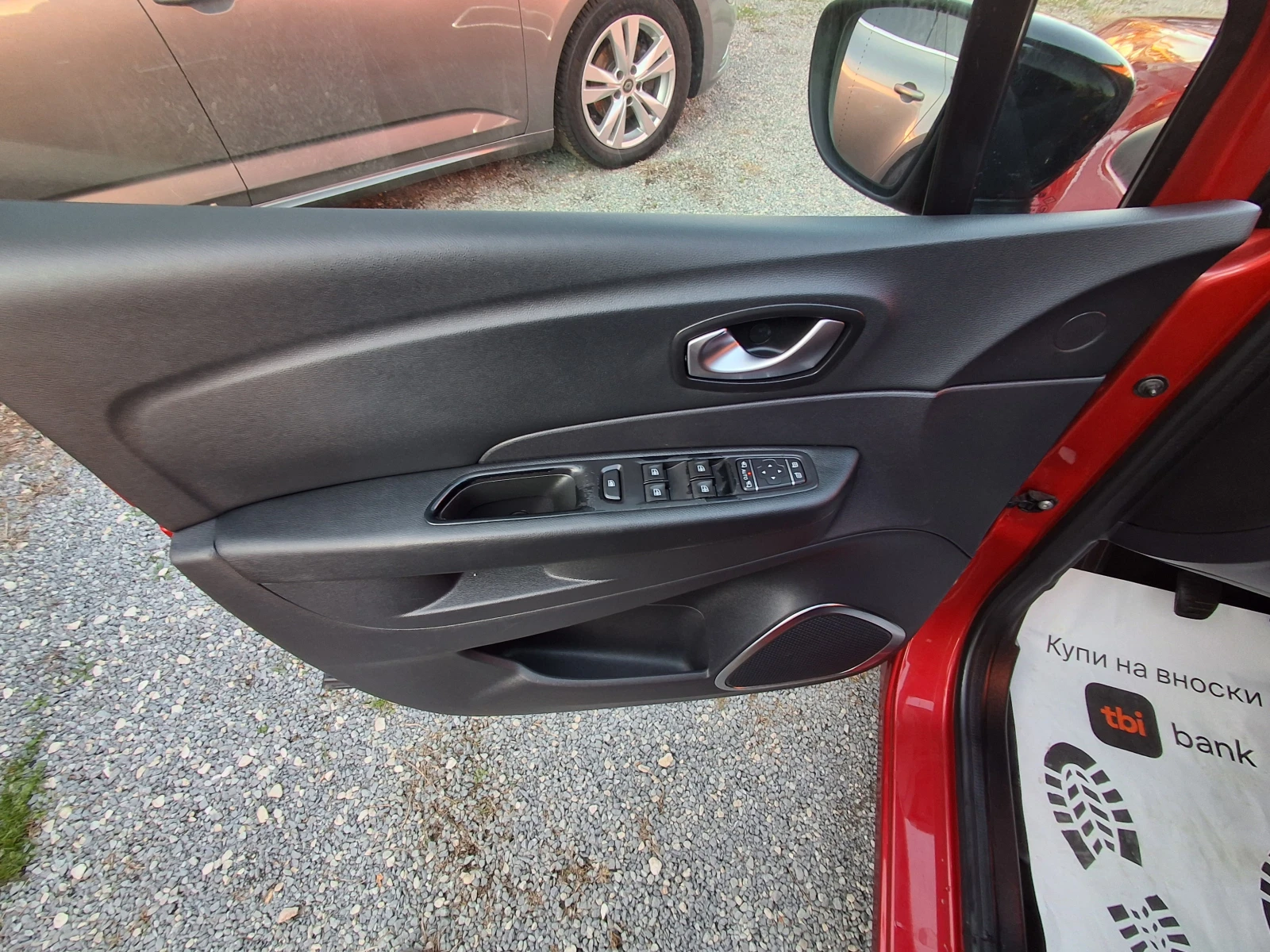 Renault Captur 1.3 T 16V S-Edition, снимка 12 - Автомобили и джипове - 56665429