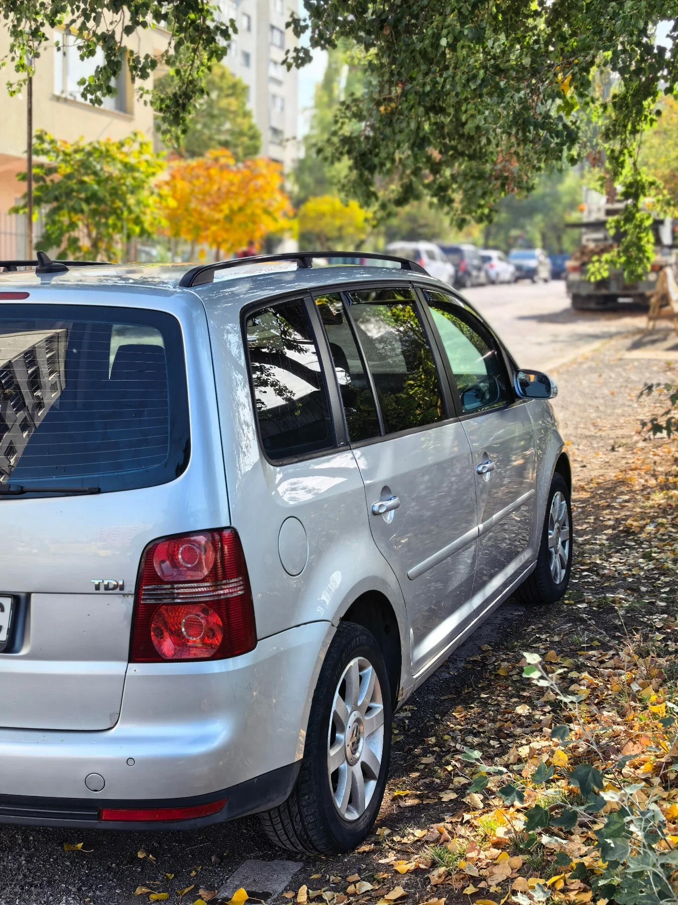 VW Touran 1.9, снимка 4 - Автомобили и джипове - 56718061