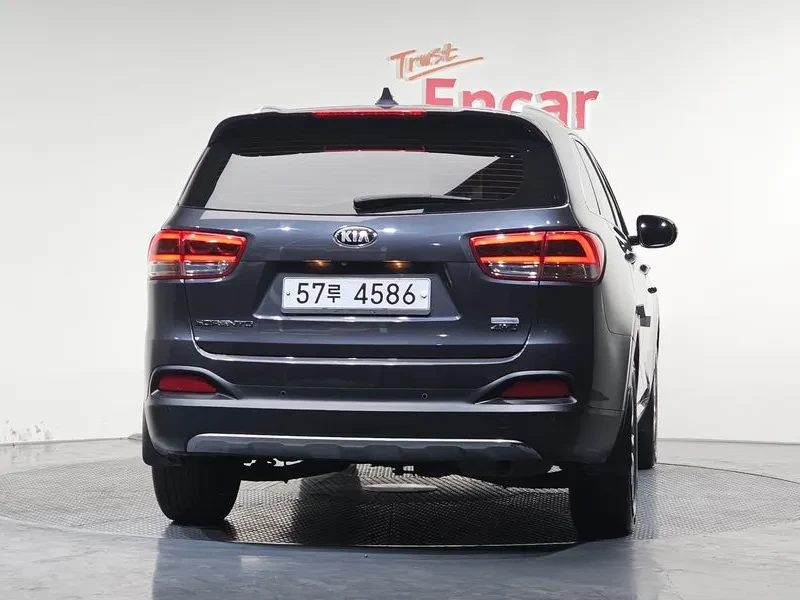 Kia Sorento 2.2 CRDI 4WD, снимка 4 - Автомобили и джипове - 54265421