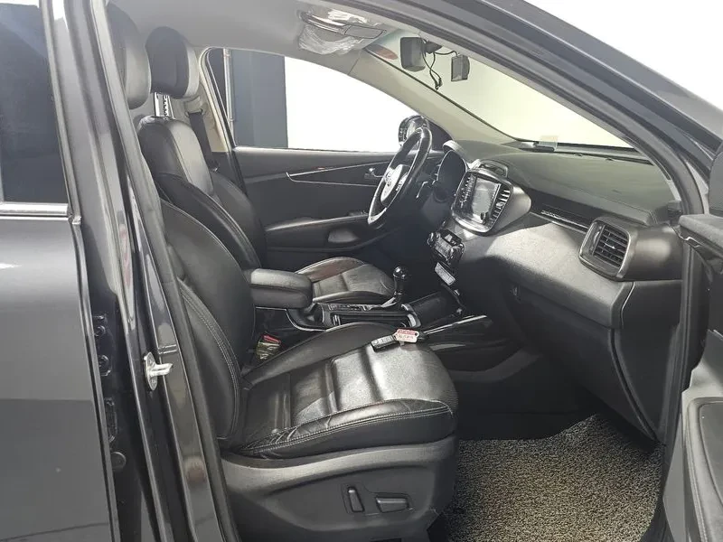 Kia Sorento 2.2 CRDI 4WD, снимка 11 - Автомобили и джипове - 54265421