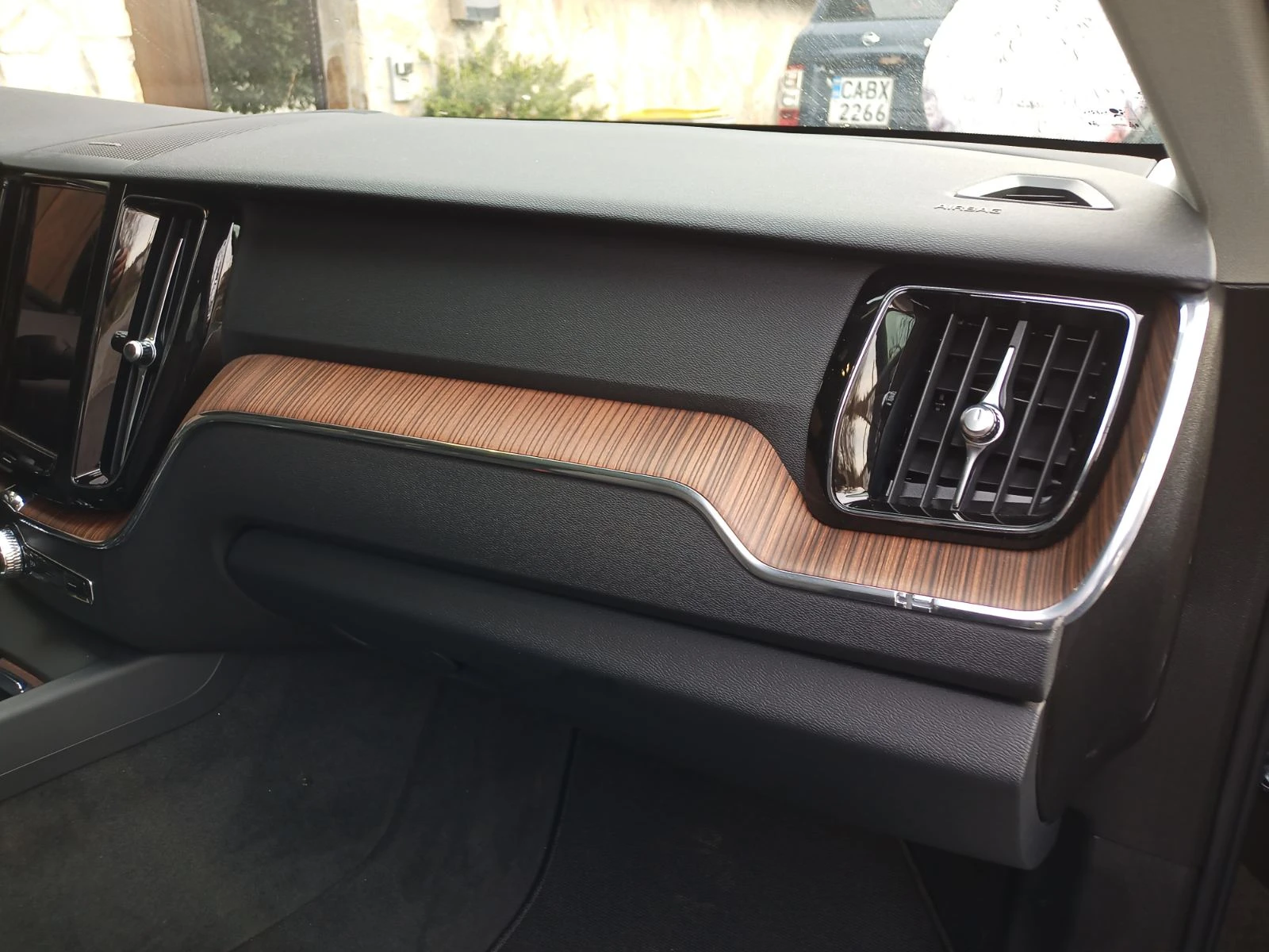 Volvo XC60 T 8 - изображение 7