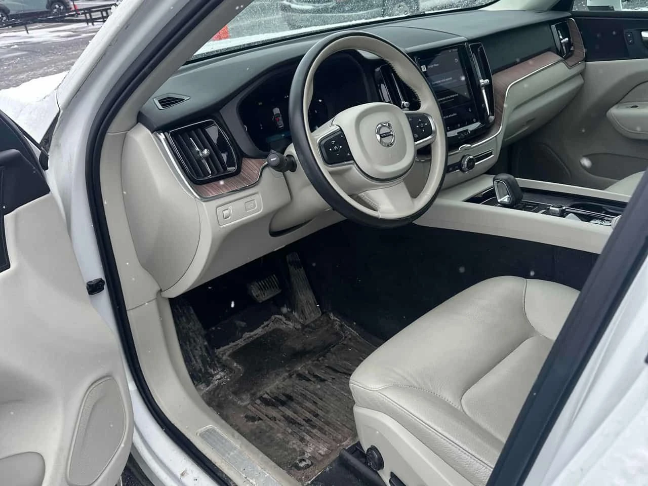 Volvo XC60 Momentum  CARFAX, снимка 5 - Автомобили и джипове - 53977604