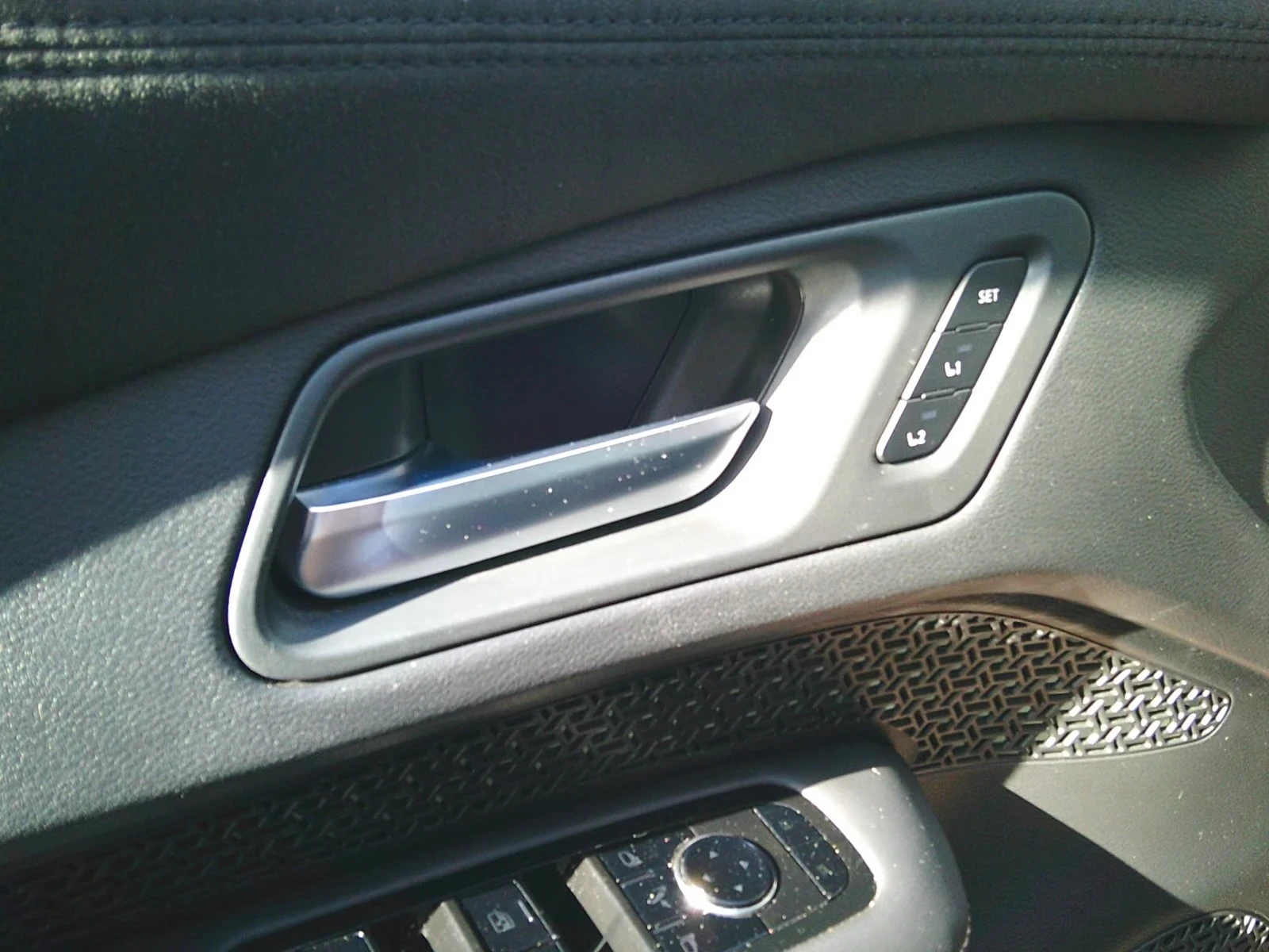Nissan Ariya Evolve Pack 87kwh 360 Matrix DIST HUD PANO S/V W/P, снимка 15 - Автомобили и джипове - 56278059
