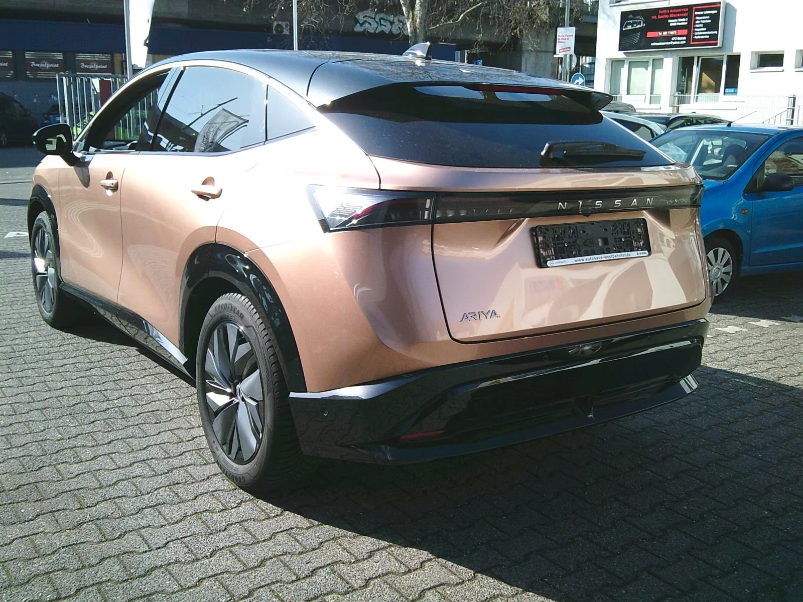 Nissan Ariya Evolve Pack 87kwh 360 Matrix DIST HUD PANO S/V W/P, снимка 7 - Автомобили и джипове - 56278059