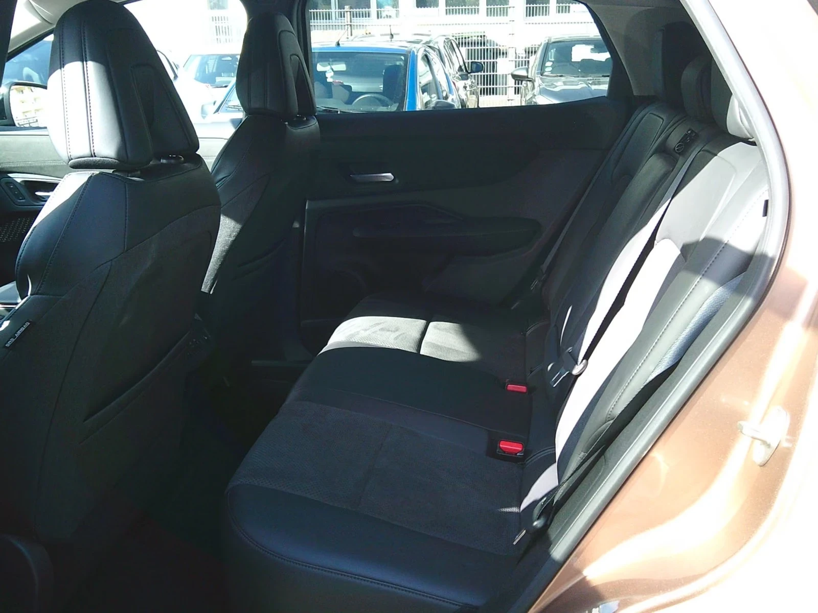 Nissan Ariya Evolve Pack 87kwh 360 Matrix DIST HUD PANO S/V W/P, снимка 17 - Автомобили и джипове - 56278059