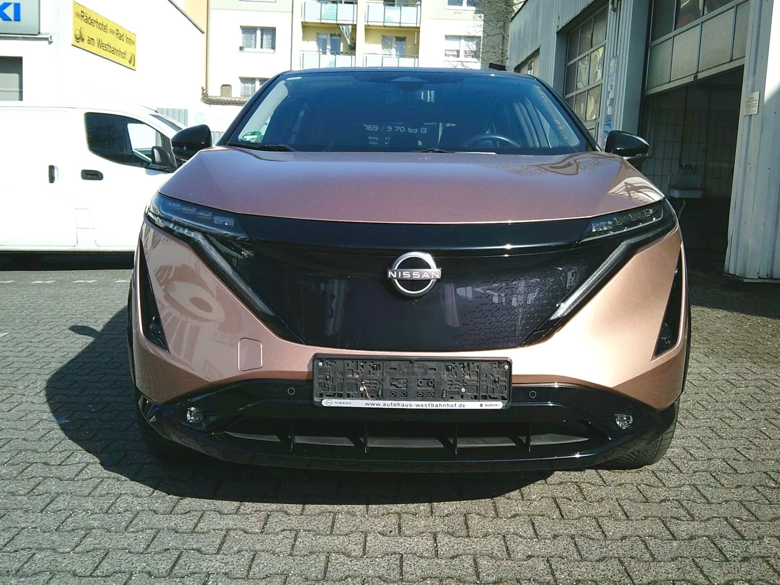 Nissan Ariya Evolve Pack 87kwh 360 Matrix DIST HUD PANO S/V W/P, снимка 2 - Автомобили и джипове - 56278059