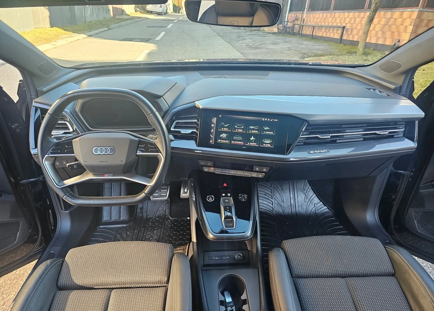 Audi Q4 40 e-tron S-Line , снимка 5 - Автомобили и джипове - 55925048
