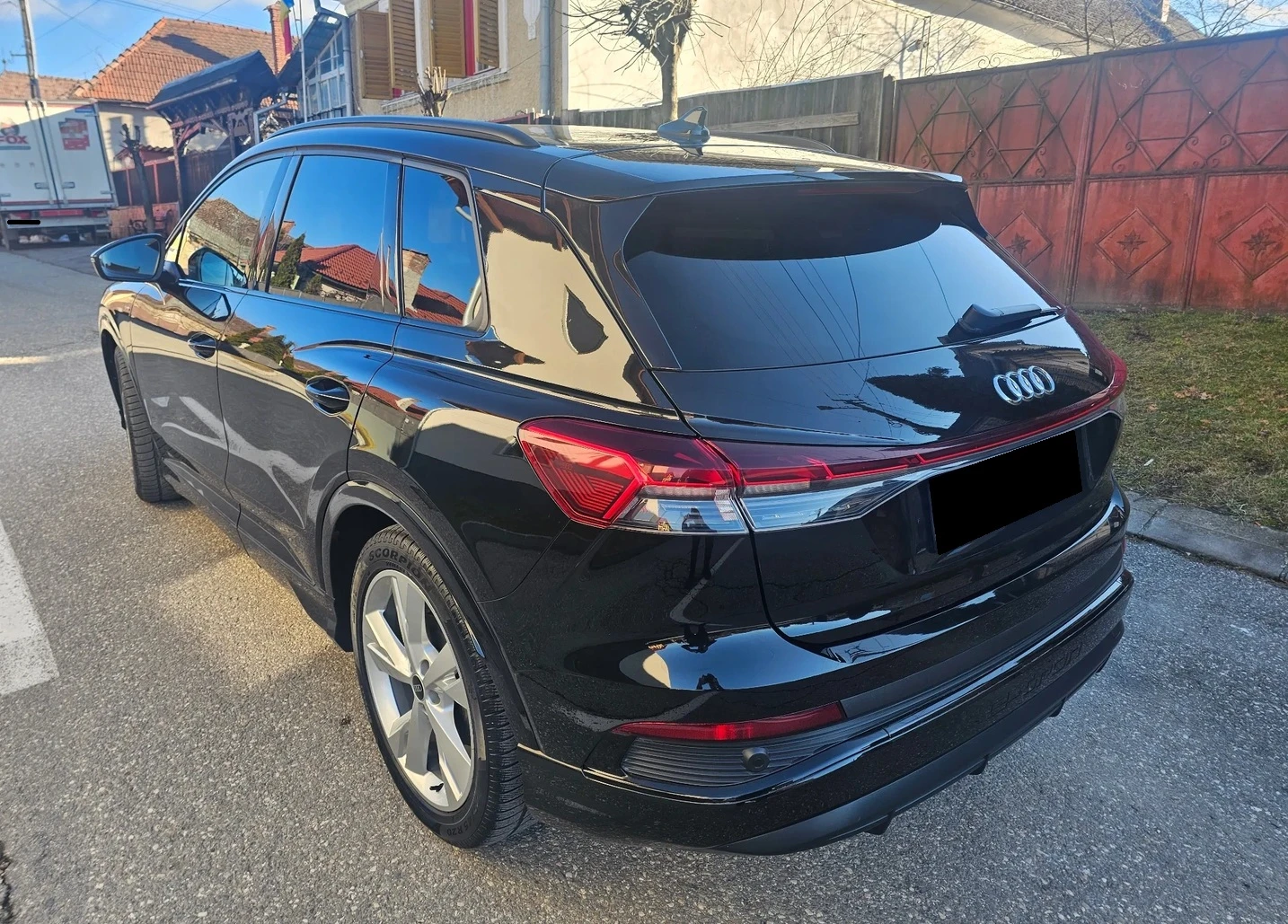Audi Q4 40 e-tron S-Line , снимка 3 - Автомобили и джипове - 55925048