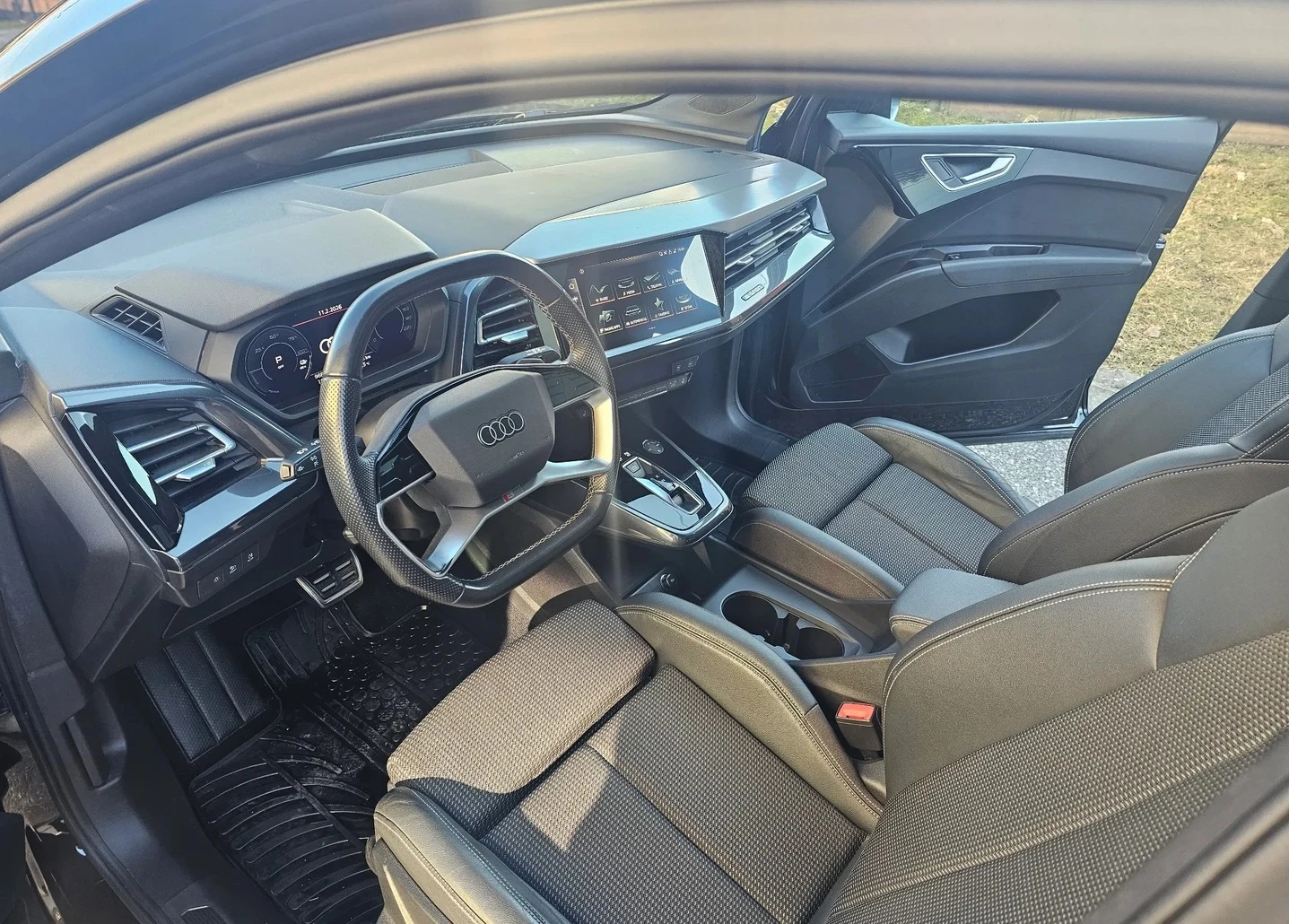 Audi Q4 40 e-tron S-Line , снимка 4 - Автомобили и джипове - 55925048
