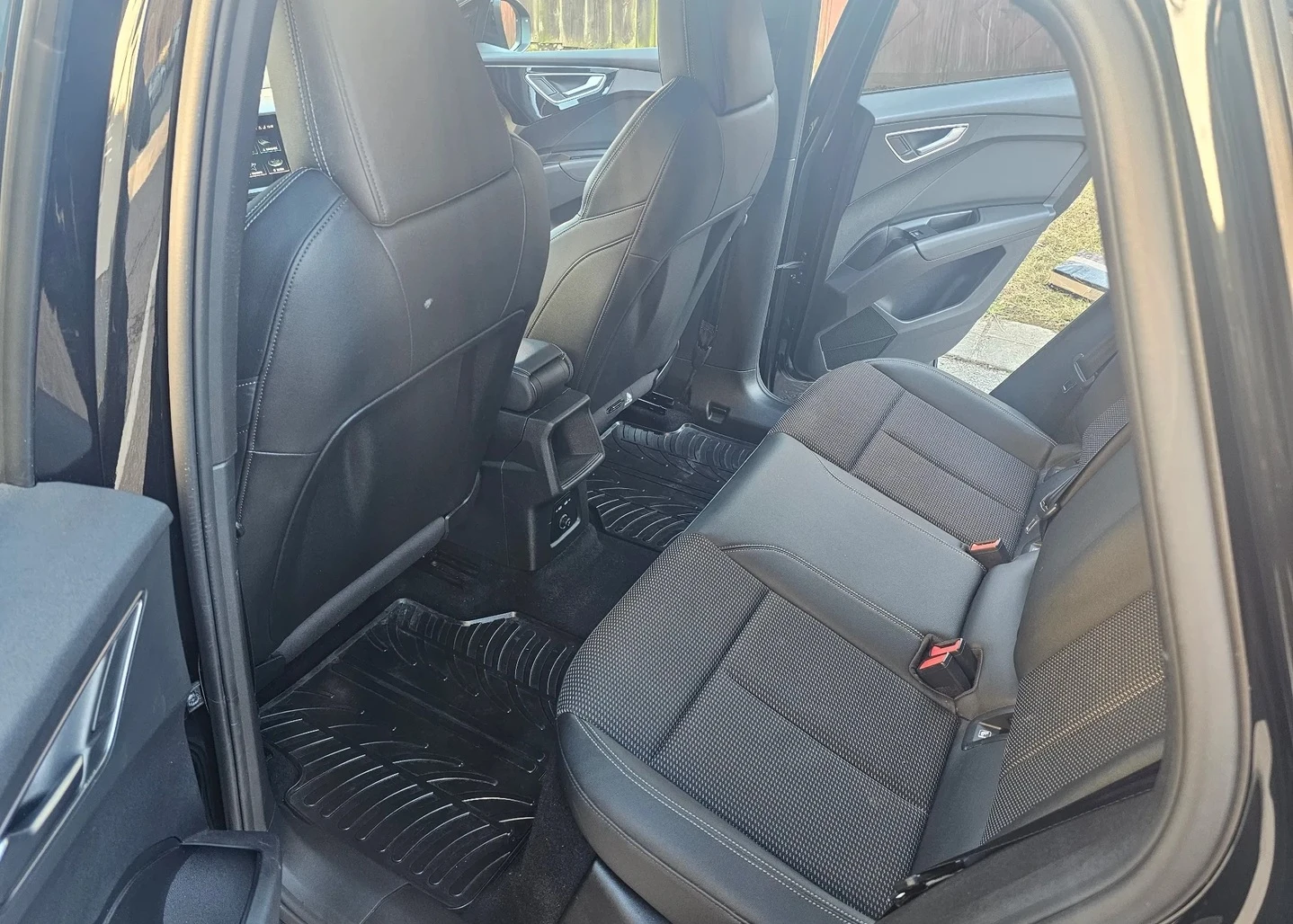 Audi Q4 40 e-tron S-Line , снимка 7 - Автомобили и джипове - 55925048