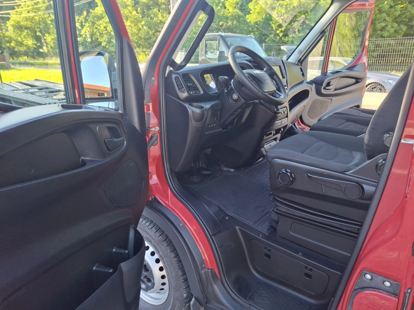 Iveco Daily 35s17* Две стр.врати* A/C* NAVI, снимка 9 - Бусове и автобуси - 54715205