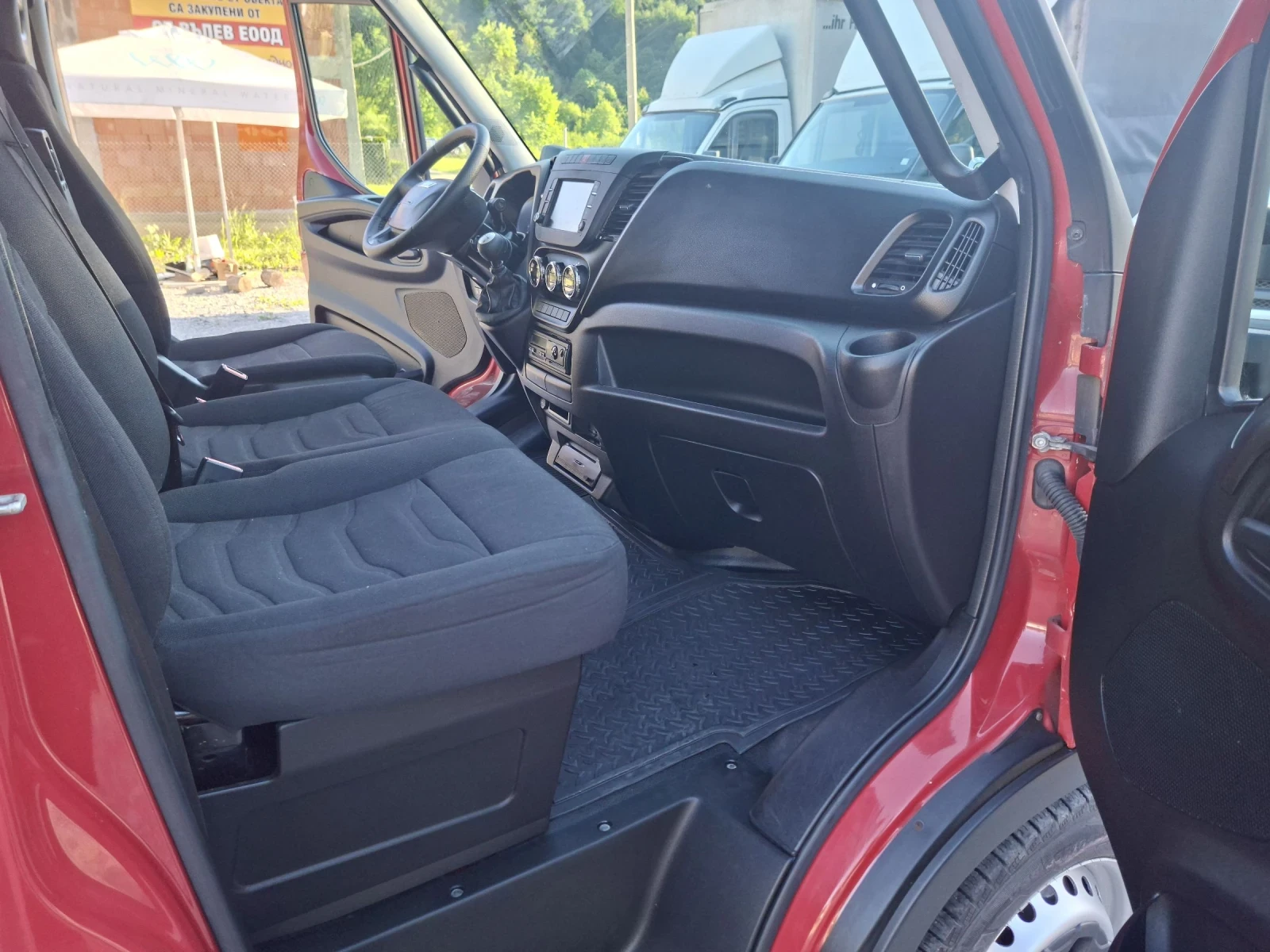 Iveco Daily 35s17* Две стр.врати* A/C* NAVI, снимка 10 - Бусове и автобуси - 54715205