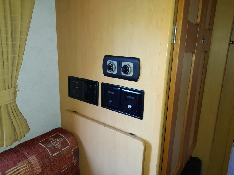 Каравана Eldis Avante 505 2005г., снимка 13 - Каравани и кемпери - 52507833