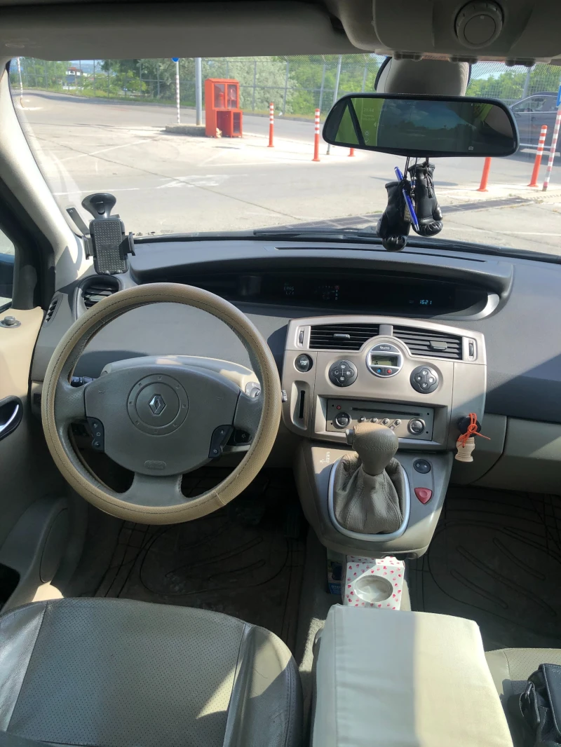 Renault Scenic 2.0, снимка 12 - Автомобили и джипове - 48008001