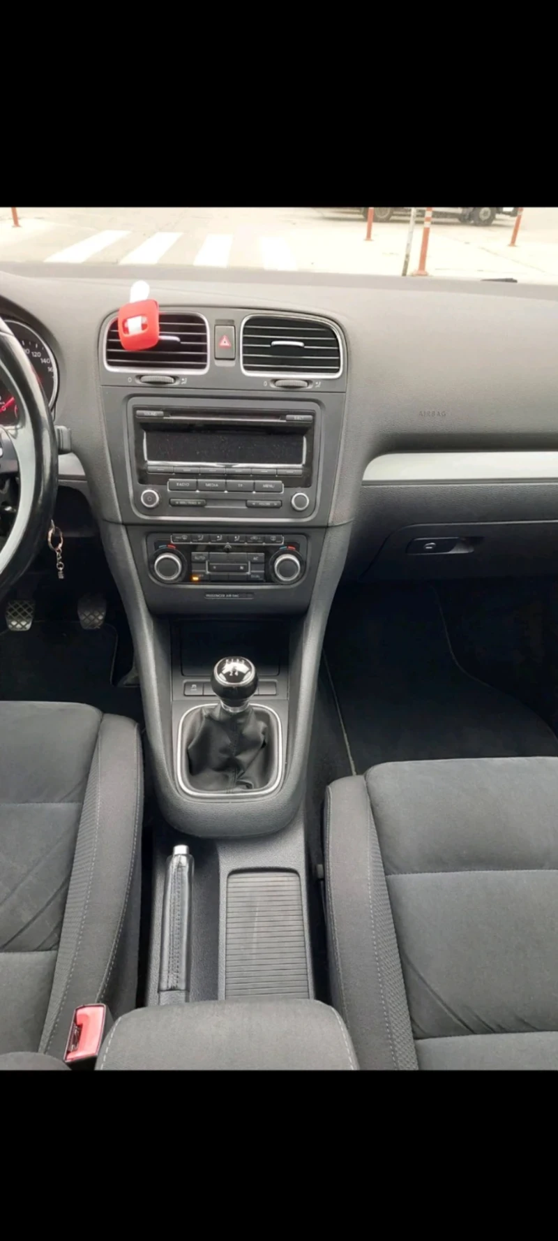 VW Golf 1.6 TDI, снимка 9 - Автомобили и джипове - 48288726