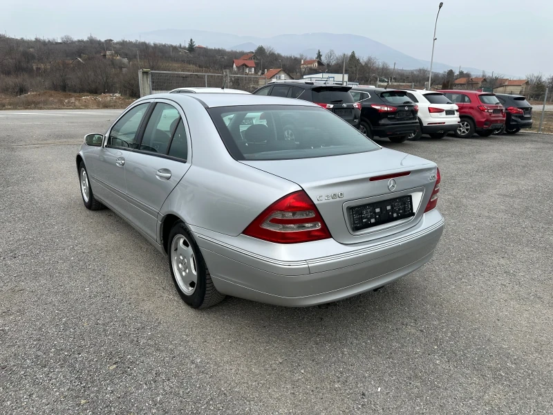 Mercedes-Benz C 200 АВТОМАТИК, снимка 4 - Автомобили и джипове - 49305050