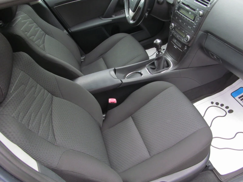 Toyota Avensis 2.0D4D, снимка 9 - Автомобили и джипове - 49761345