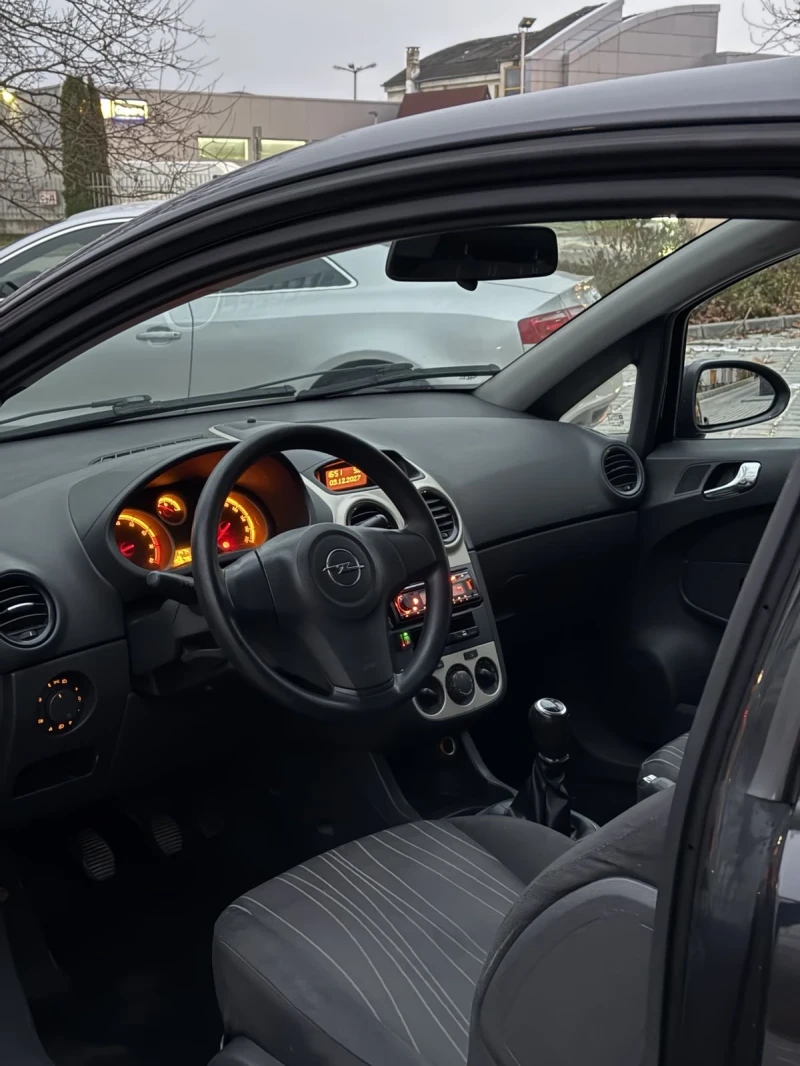 Opel Corsa 1.2 LPG, снимка 9 - Автомобили и джипове - 52699717