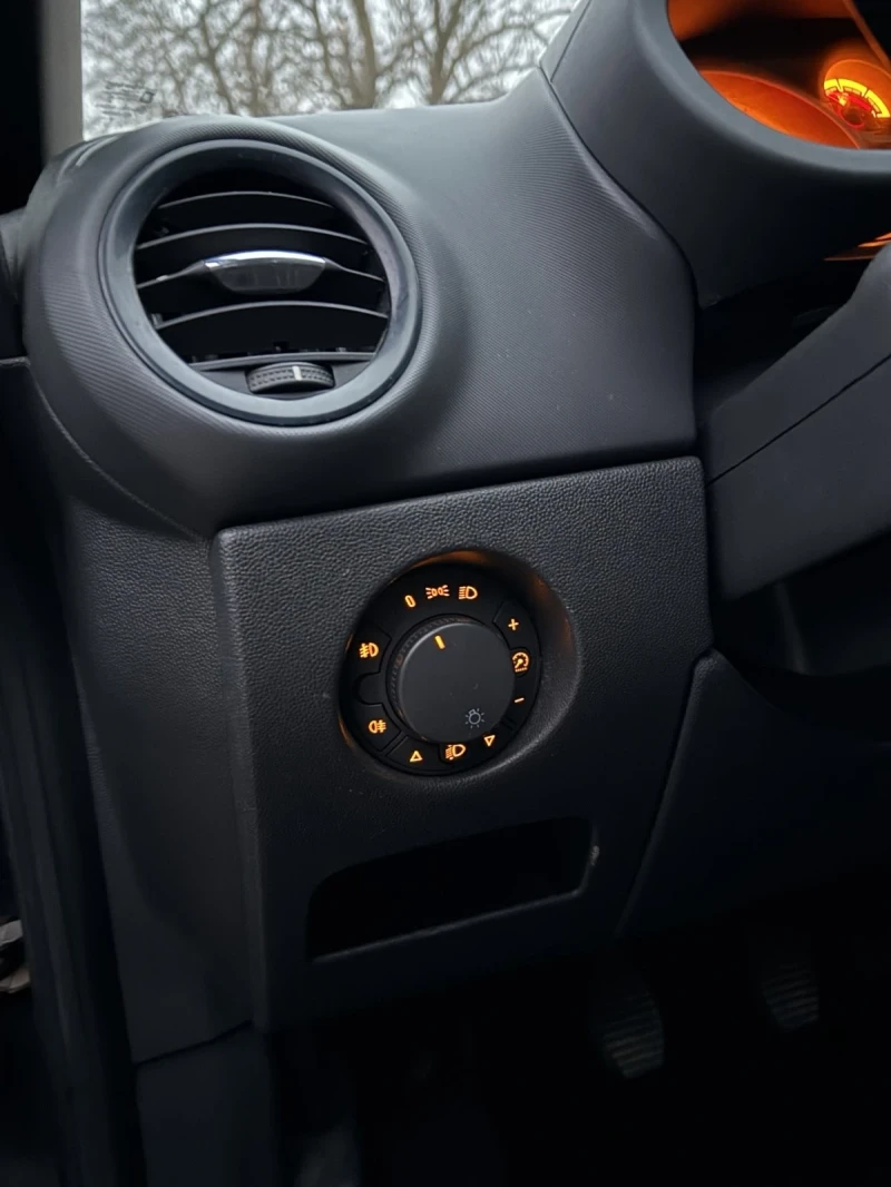 Opel Corsa 1.2 LPG, снимка 12 - Автомобили и джипове - 52699717