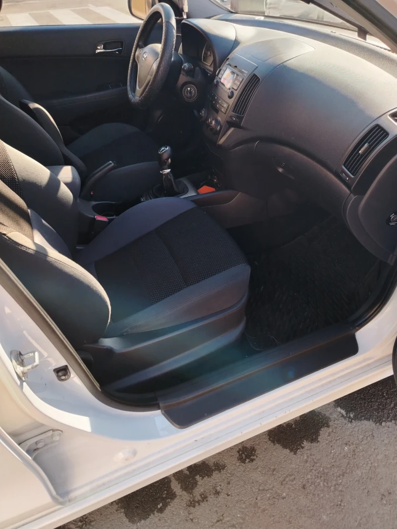 Hyundai I30 1.4 16v, снимка 12 - Автомобили и джипове - 52943835