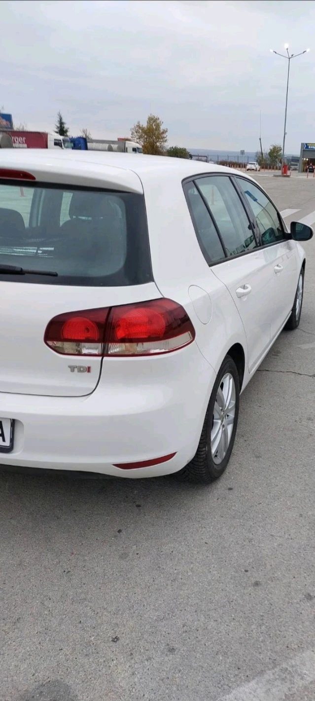 VW Golf 1.6 TDI, снимка 2 - Автомобили и джипове - 48288726