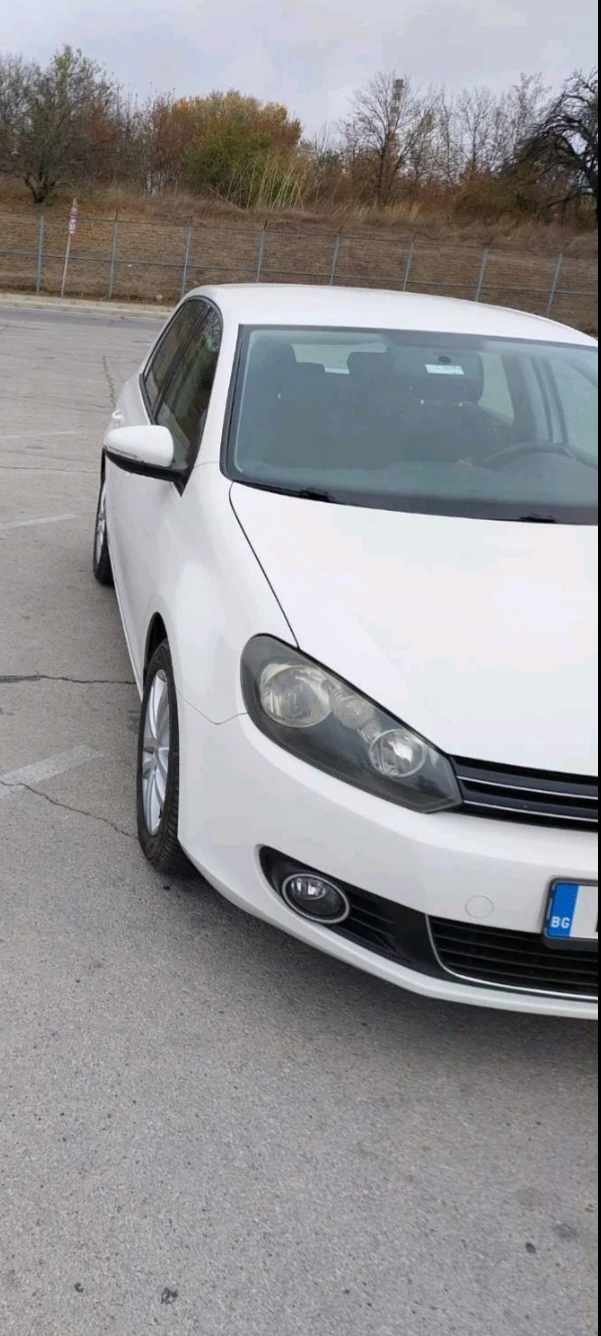 VW Golf 1.6 TDI, снимка 1 - Автомобили и джипове - 48288726