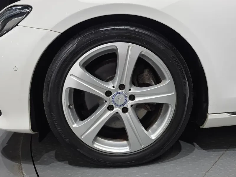 Mercedes-Benz E 220 CDI Avantgarde - изображение 5