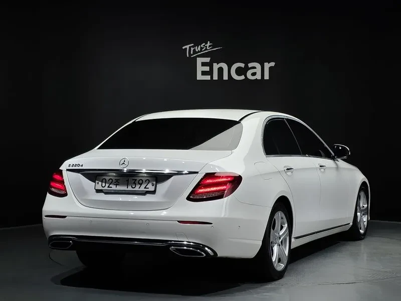 Mercedes-Benz E 220 CDI Avantgarde - изображение 2