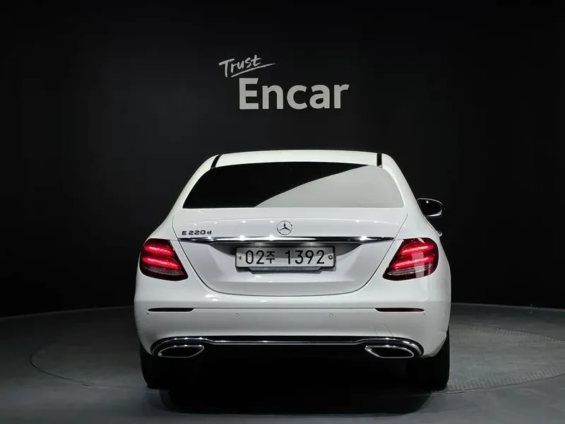 Mercedes-Benz E 220 CDI Avantgarde - изображение 4