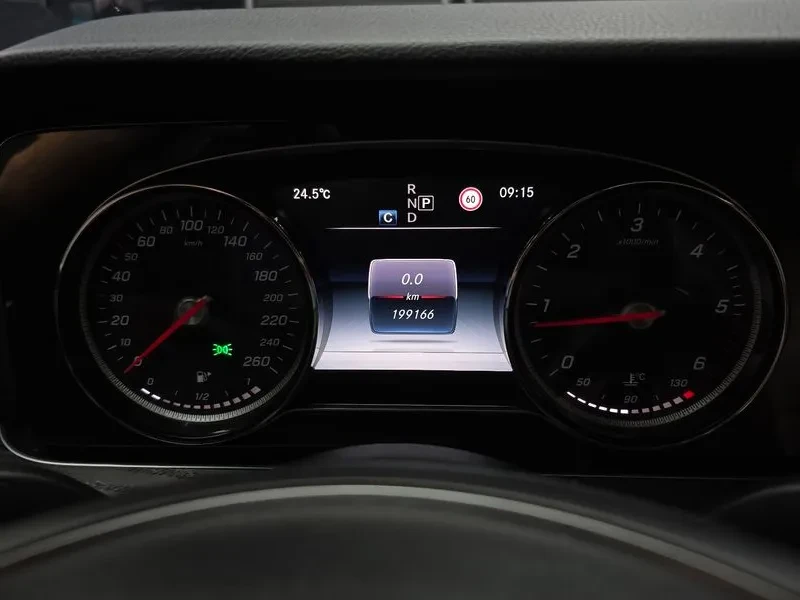 Mercedes-Benz E 220 CDI Avantgarde - изображение 8