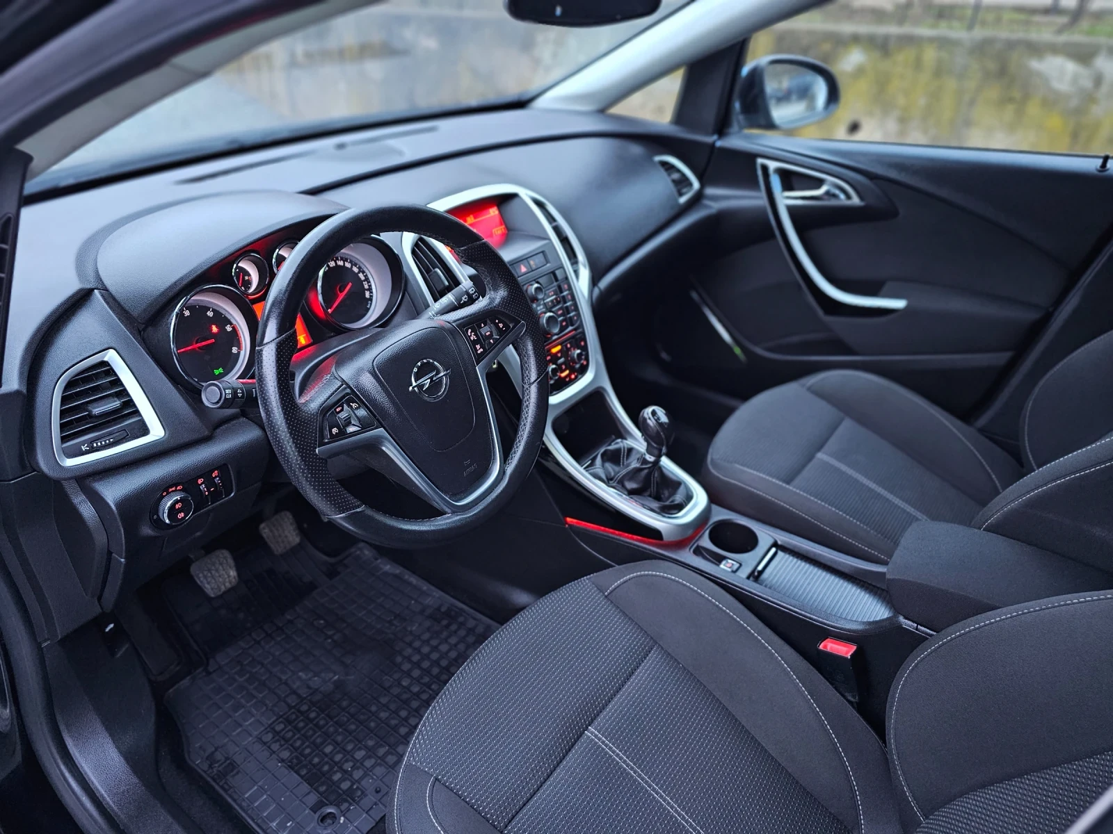 Opel Astra 1.7CDTI 110hp COSMO  - изображение 8