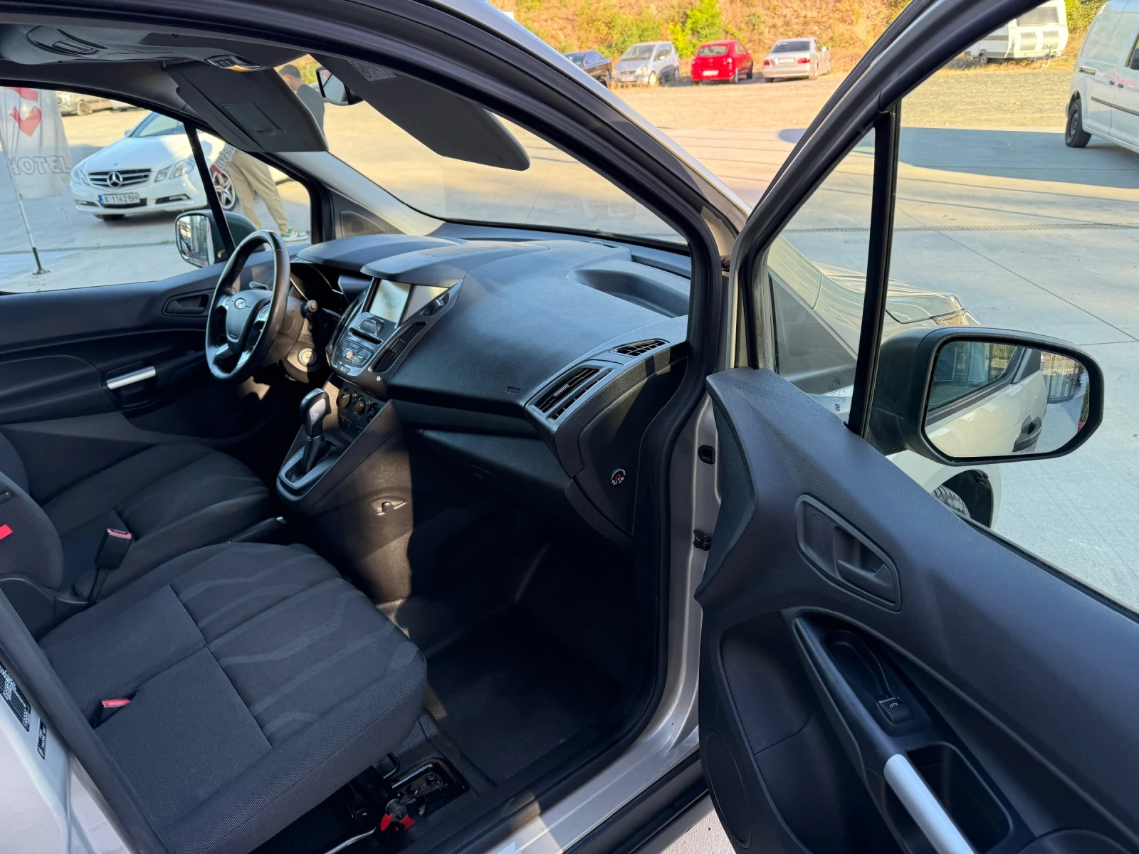 Ford Connect Автоматик/Климатик/Камера/Навигация/Подгрев - изображение 9