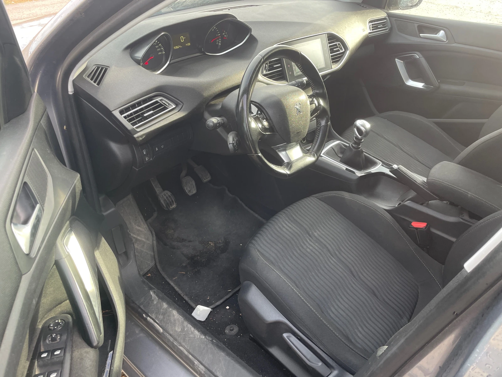 Peugeot 308 1.6 Blue HDI - изображение 8