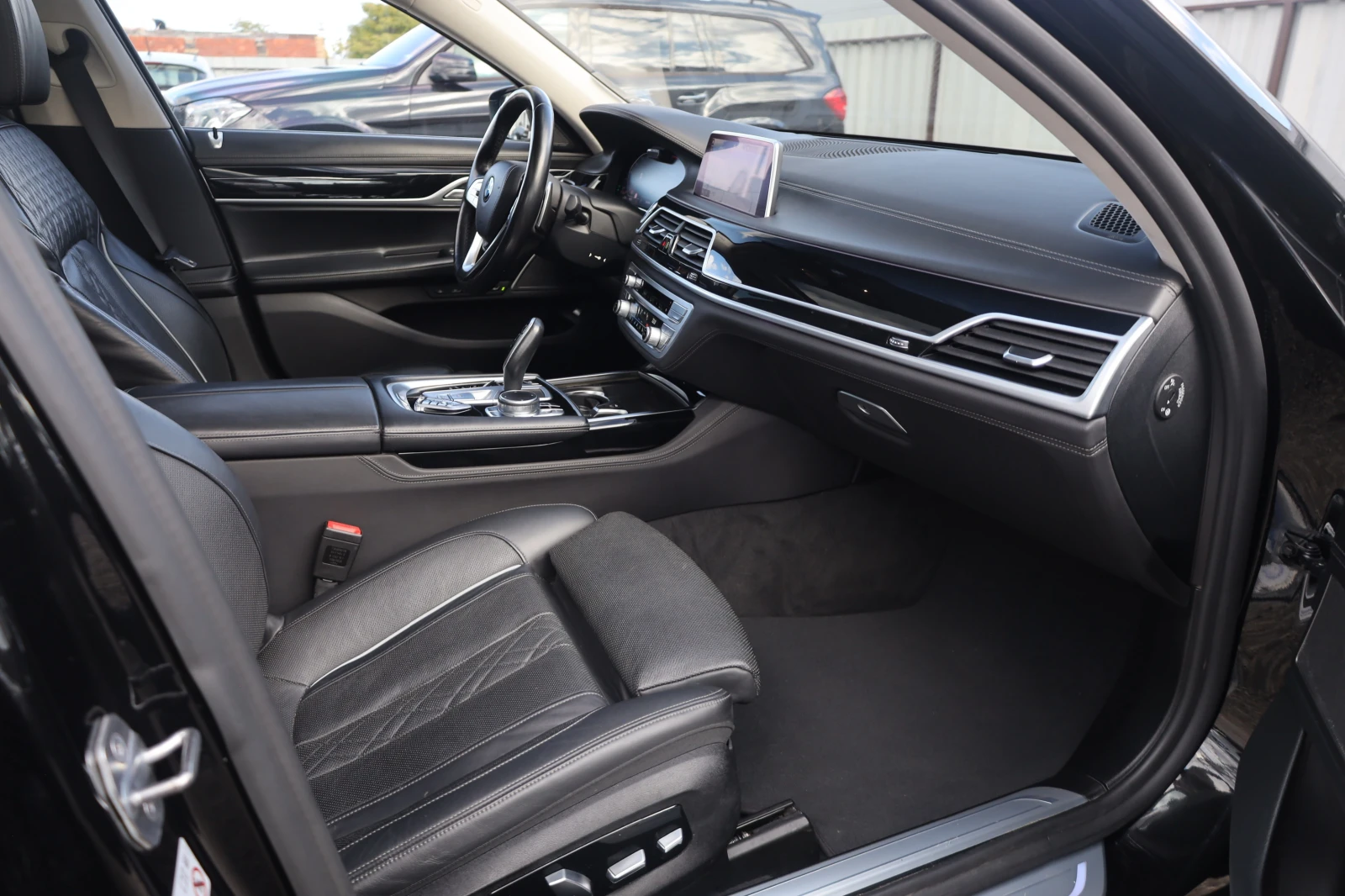 BMW 750 iL xDrive 360 SoftClo MASSAGE PANO HuD Luft iCarbg - изображение 6